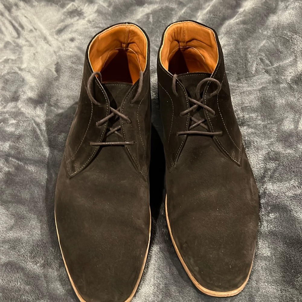 Wolf&Shepherd brown suede chukkas - like new